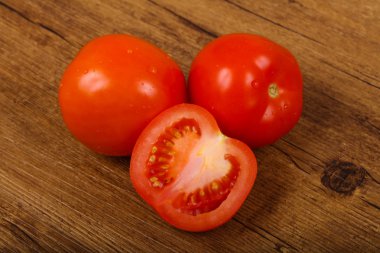 Kırmızı parlak domates