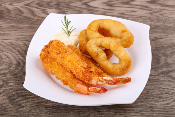 Calamares y Camarones Tempura — Foto de Stock