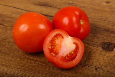 Kırmızı parlak domates