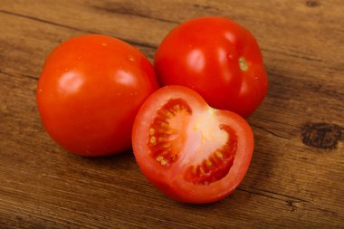 Kırmızı parlak domates