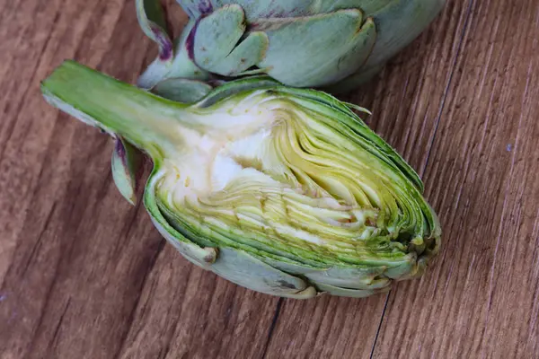 Fresh raw Artichoke — Stock Photo, Image