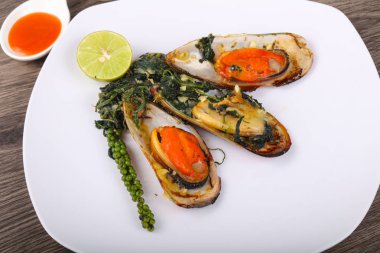 Ispanaklı pişmiş midye