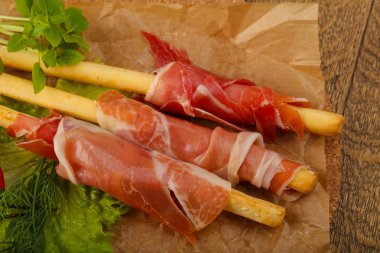 Serrano ile ekmek sopa