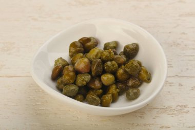 Kabın içinde turşu Kapari