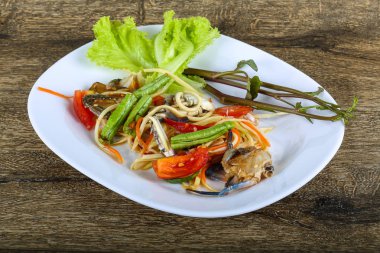 Tay baharat Yengeç Salatası