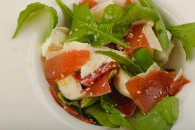 Salata ile proscuitto, mozzarella