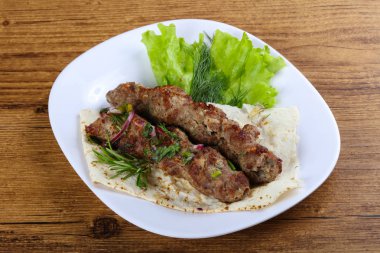 Izgara kuzu kebabı