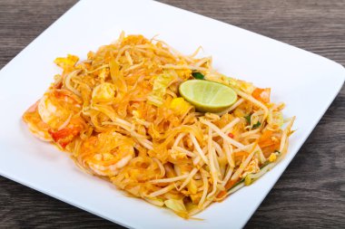 Karides ile pad Thai