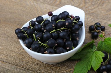 Siyah kuş üzümü yığın