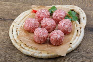 Biber ile çiğ köfte 