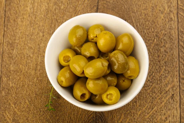 Gefüllte Oliven in der Schüssel — Stockfoto