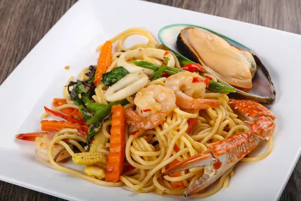 Deniz mahsulleri spagetti ile midye