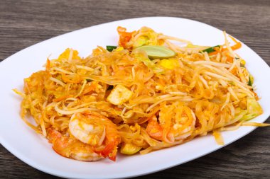 Karides ile pad Thai