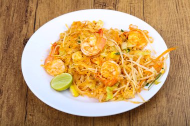 Karides ile pad Thai
