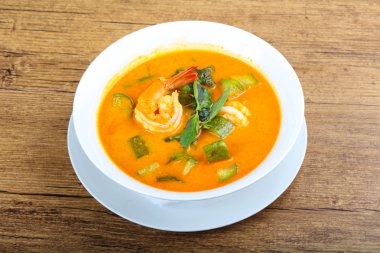 Karides ile baharatlı köri