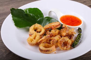 Kızarmış kalamar halkaları