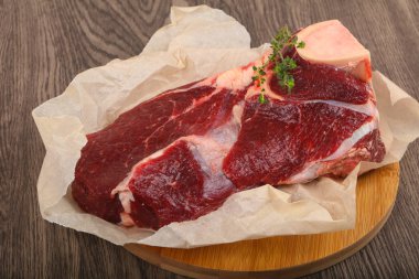 Kekik ile ham sığır eti