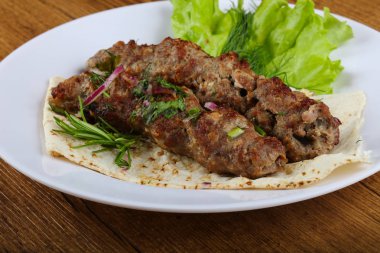 Izgara kuzu kebabı