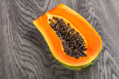 Taze olgun dilim papaya