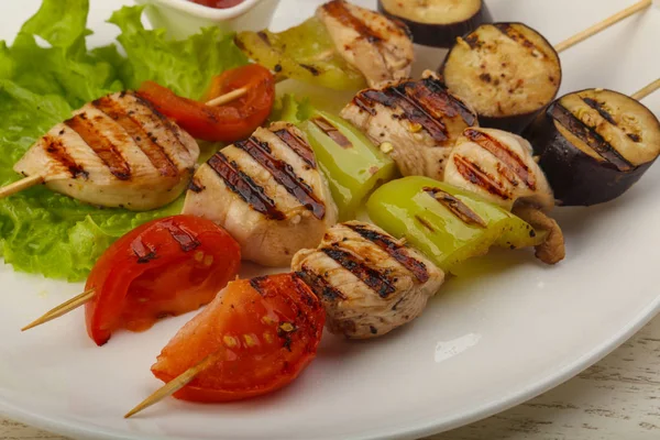 Chicken and vegetables skewer — Stock Photo, Image