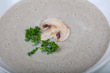 Mantar kremalı çorba.