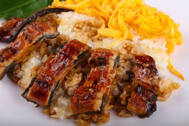 Unaju - yılan balığı pirinç