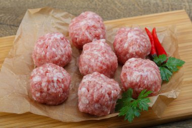 Gemide çiğ köfte