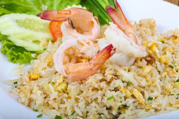 Karides ile kızarmış pirinç