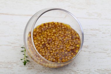 Kabın içinde hardal dijon