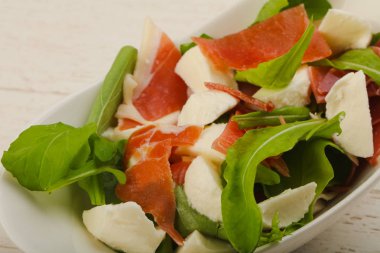 Salata ile proscuitto, mozzarella