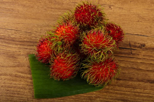 Рамбутанская груда азиатских фруктов — стоковое фото