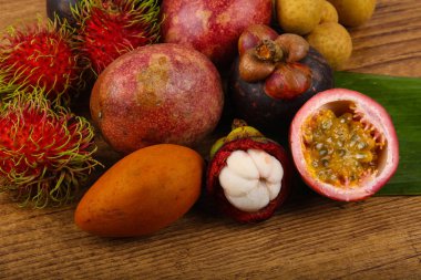Tropikal meyve karışımı
