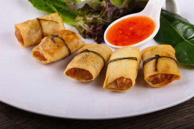 Geleneksel Asya böreği