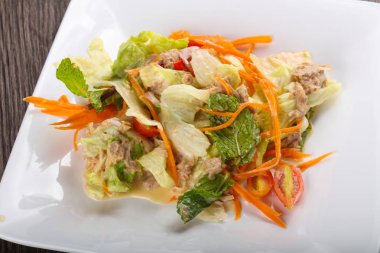 lezzetli ton balıklı salata 