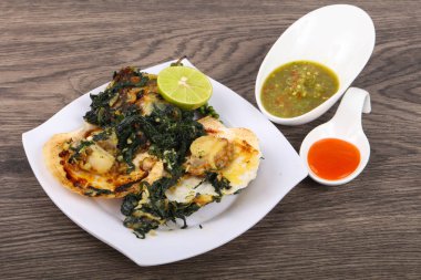 Ispanak ile pişmiş tarak