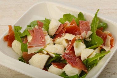Salata ile proscuitto, mozzarella