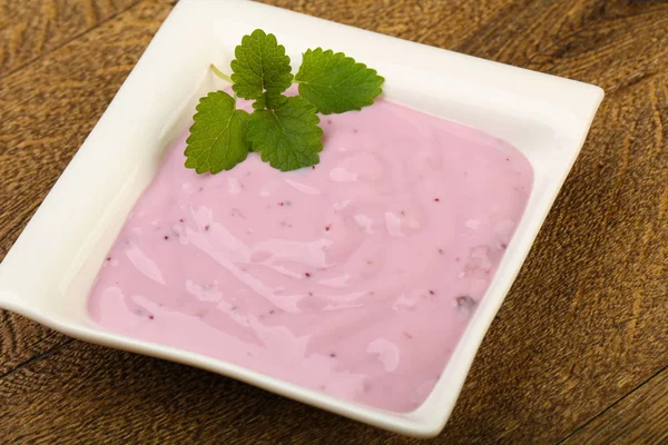 Effective Yoghurt with blueberries — Stock Photo, Image