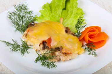 Fırında tavuk mantar ile