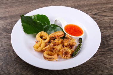 Kızarmış kalamar halkaları