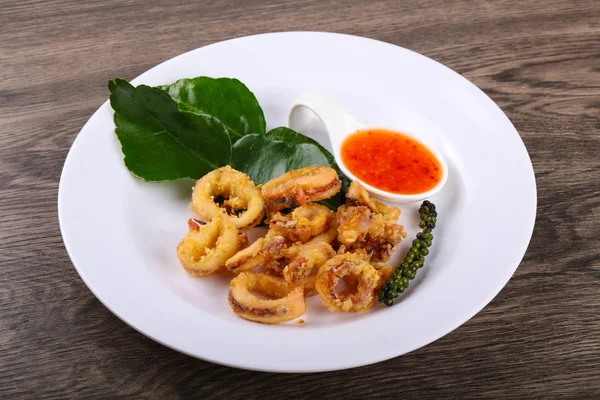 Kızarmış kalamar halkaları