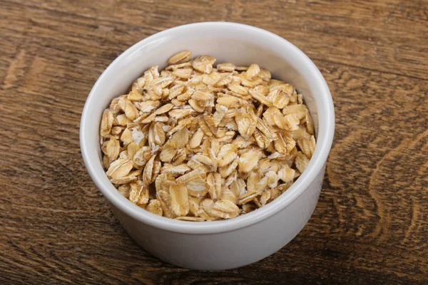 Avena cruda en el tazón —  Fotos de Stock