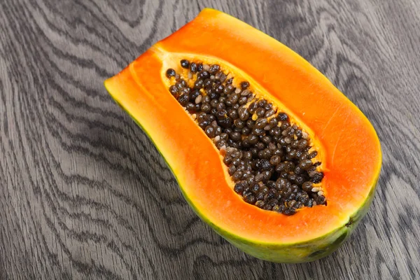 Taze olgun dilim papaya