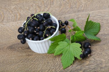 Siyah kuş üzümü yığın