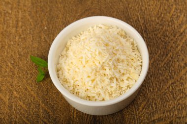 Kabın içinde Hindistan cevizi pul