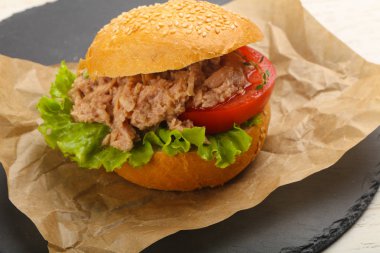 lezzetli ton balıklı sandviç