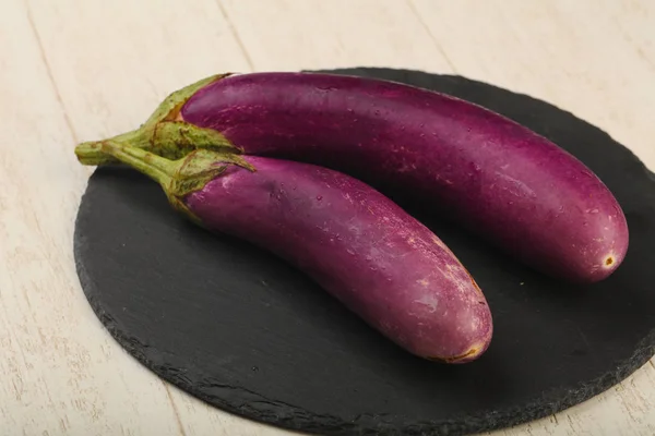 Raw violet eggplant — Stock Photo, Image