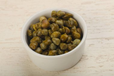 Kabın içinde turşu Kapari