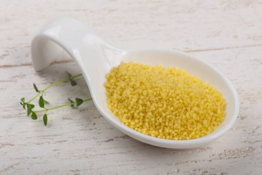 Kabın içinde ham kuskus