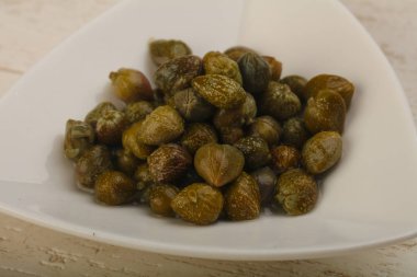 Kabın içinde turşu Kapari