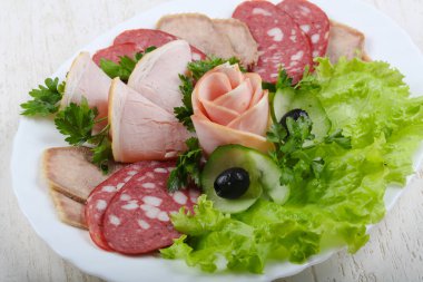 Sosis ve et karışımı